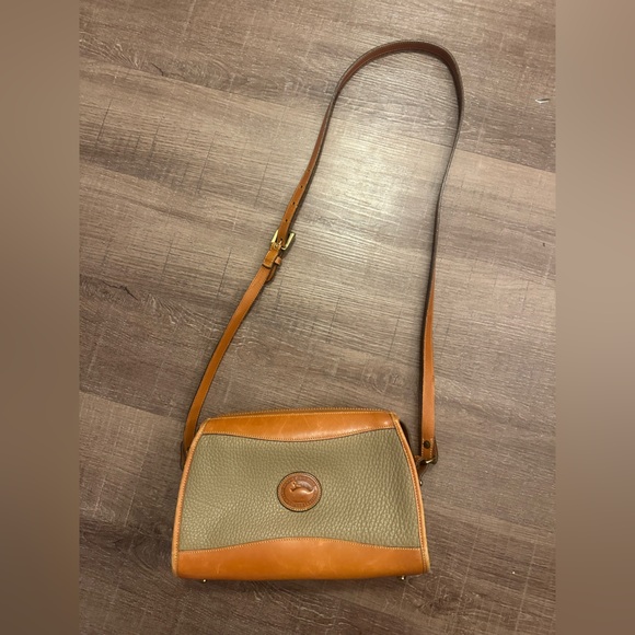 Dooney & Bourke Elegant Taupe Leather Shoulder Bag - Picture 2 of 4